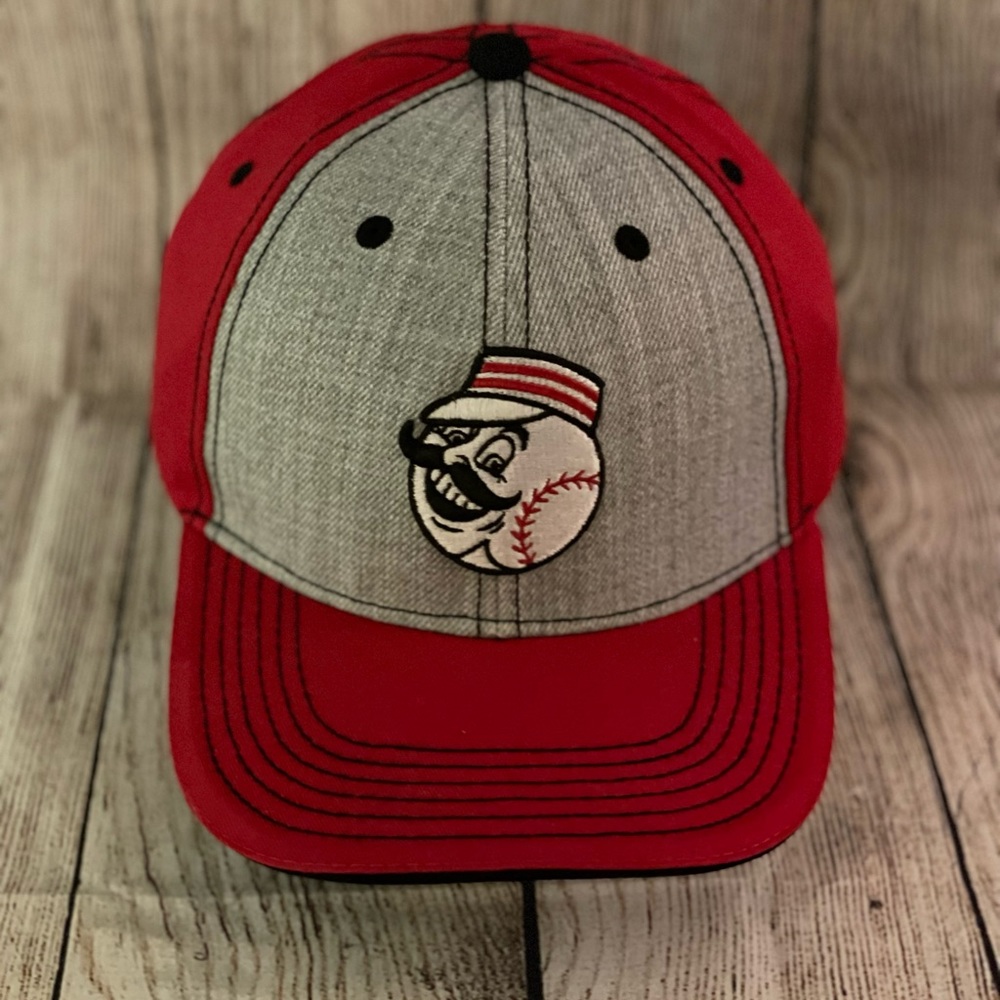 Cincinnati Reds - Fox Sports Retro Logo